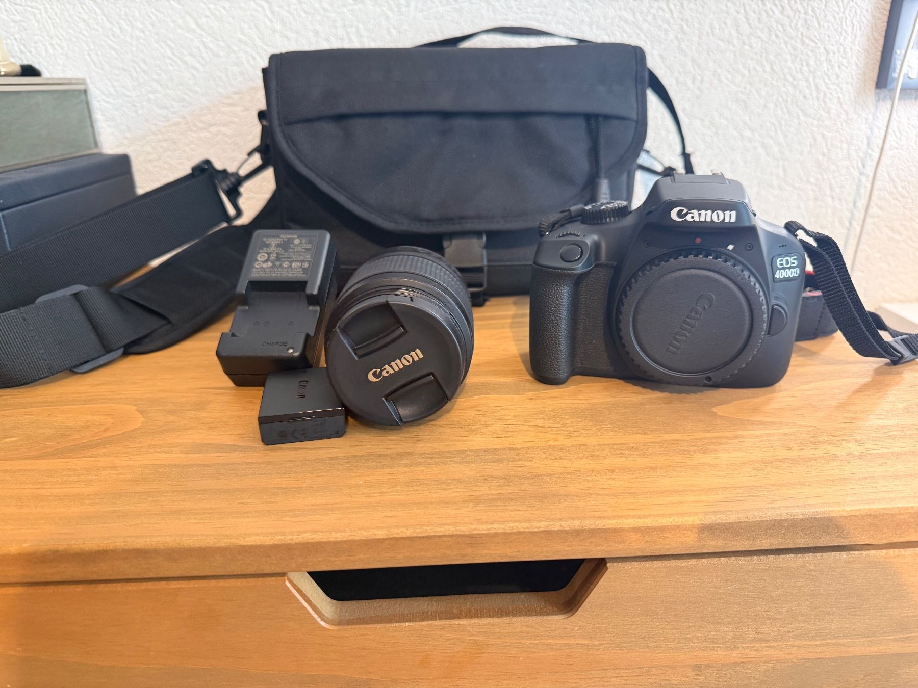 Canon Fotocamera: Canon EOS 4000D + Objectif + Sac – Comme neuf – Nuovo e nell'imballaggio originale da Villaz-St-Pierre venduto da gis_fdn2