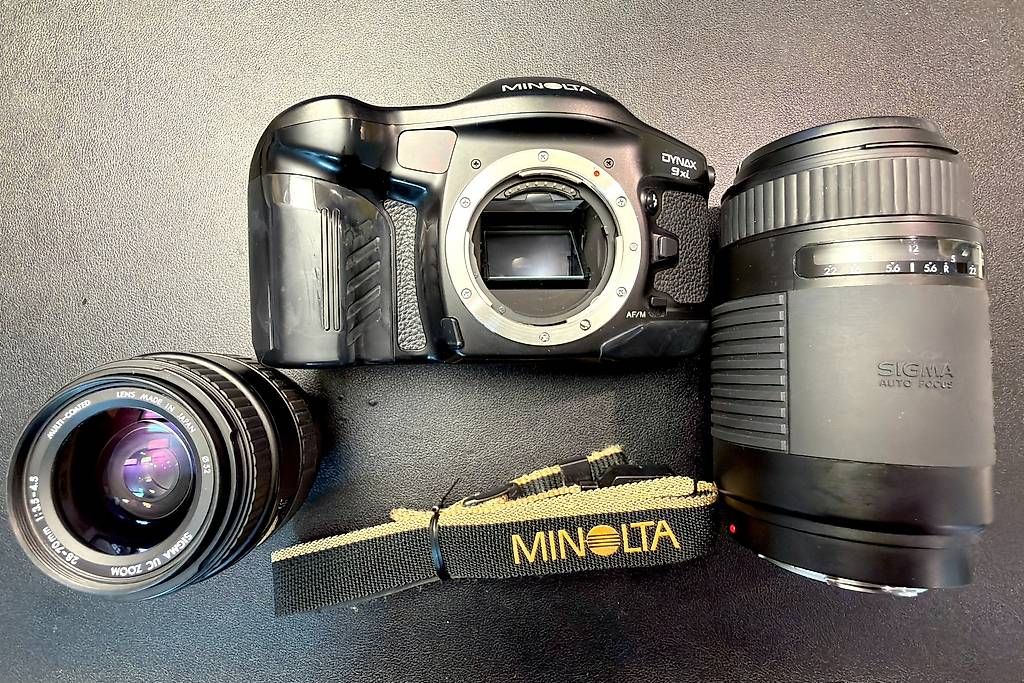 Minolta Kamera: Minolta Dynax 9xi + 2 objectifs Sigma – Gebraucht aus Bulle von SpeedprintArt
