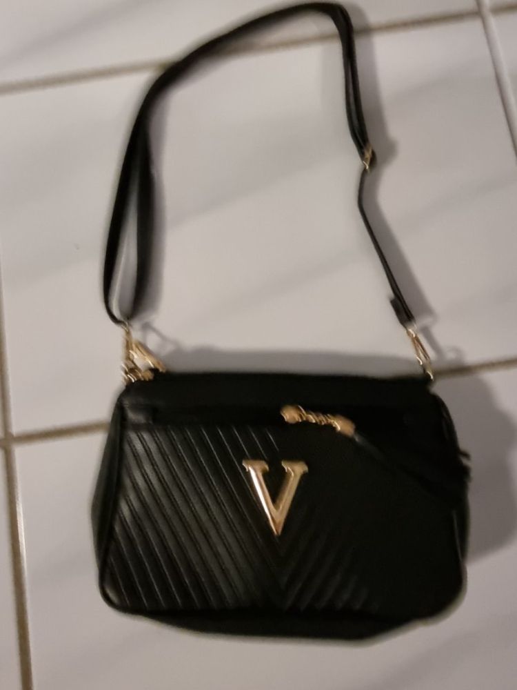 Borse da donna: Tasche, Umhängetasche schwarz  neu – Nuovo e nell'imballaggio originale da geroldswil venduto da Gumball1
