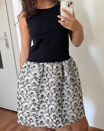 Risskio Kleid / Robe / Vestito schwarz-blumig taille L