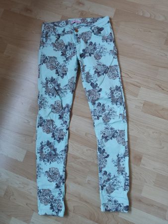 Tolle Sommerhose Rosenprint Gr. 36