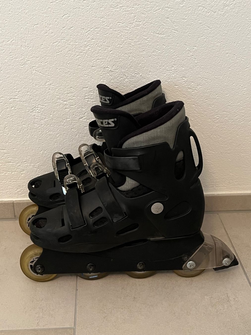 Pattini in linea & Pattini a rotelle: Rollerblades von Roces – Usato da Nänikon venduto da aoe_22fy 2