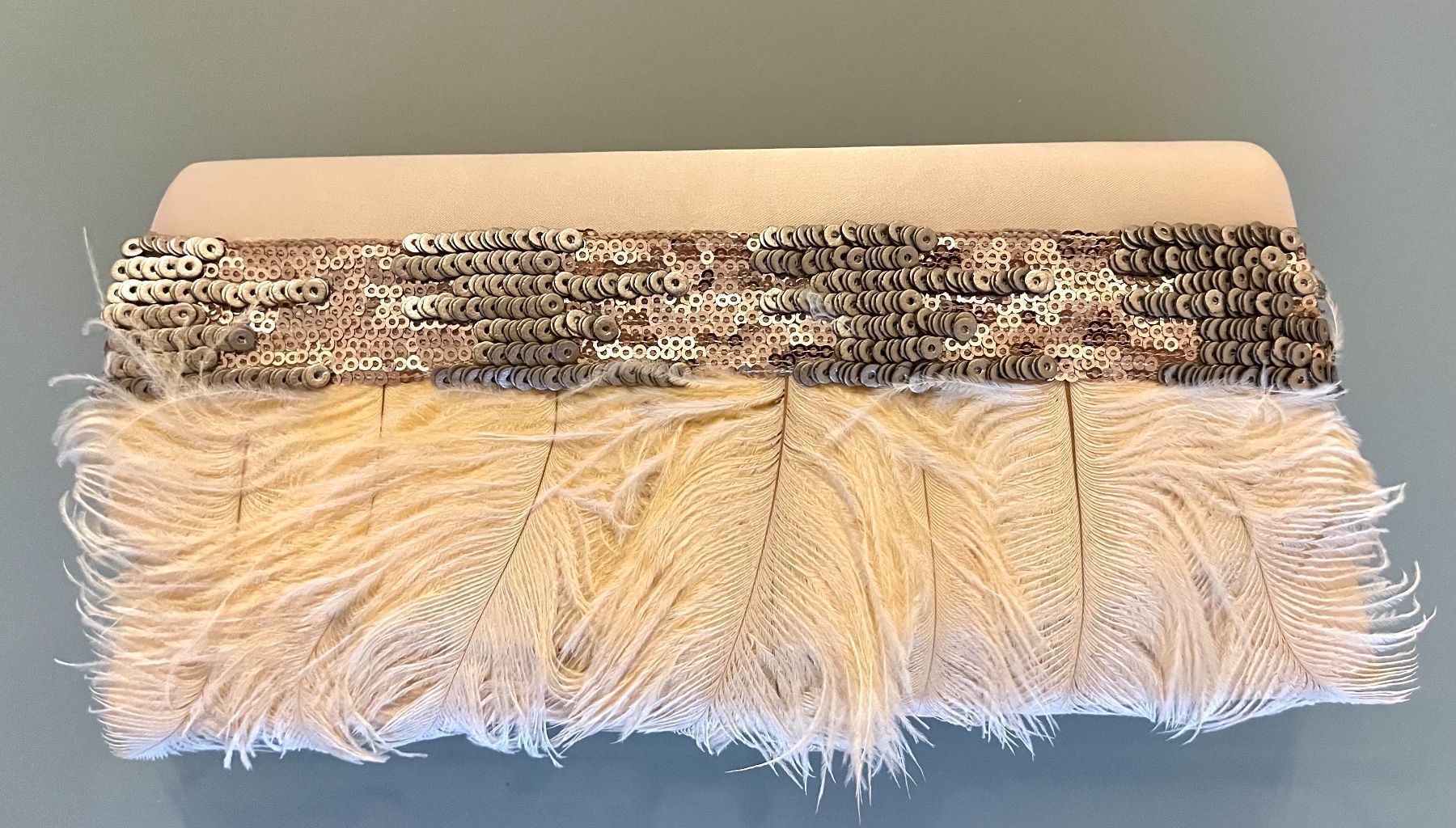 Borse da donna: Jolie Pochette avec plumes neuve – Nuovo e nell'imballaggio originale da Genève venduto da Annilu