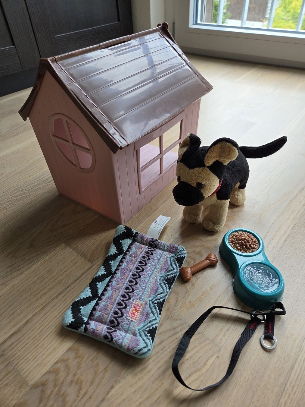 Cucce & Letti: Our Generation Hundehütte mit Hund – Usato da Frauenfeld venduto da Pecees 2