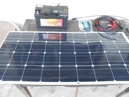 Solarpanel mit Regler und neuer Batterie für Camper