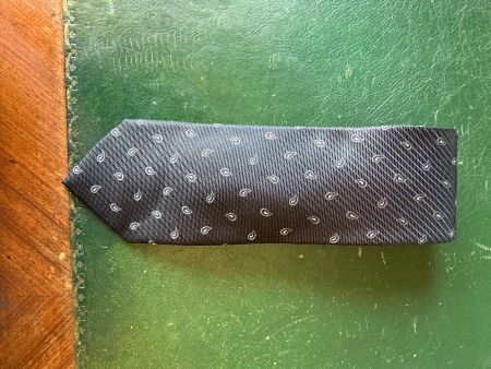 Cravate noire à motif cachemire en soie