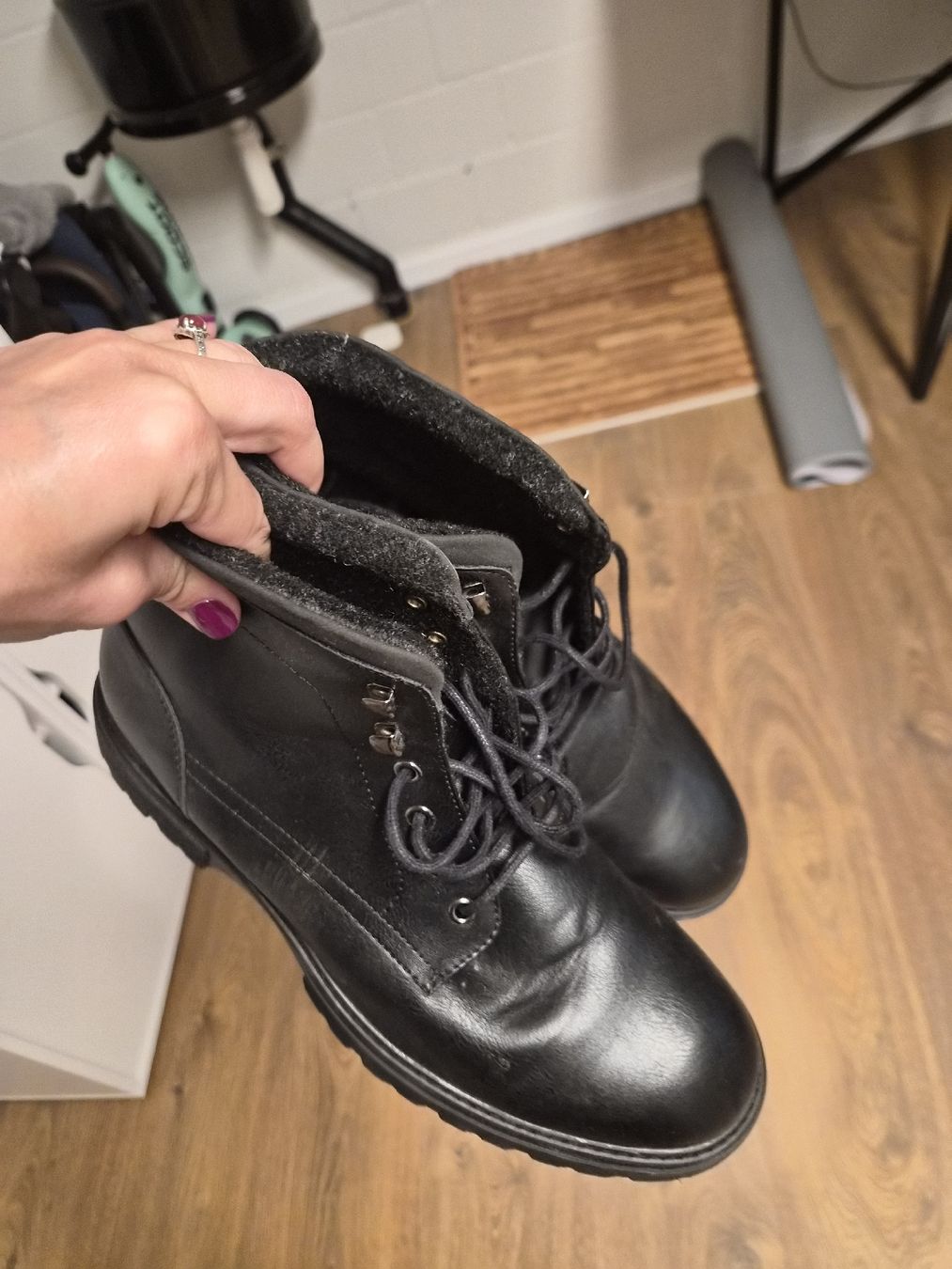 Scarpe da uomo: Warm Lined Leather Boots - Perfect for Winter! – Usato da Maur venduto da Sofi___ 1