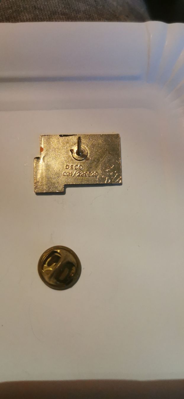 Plaquettes & Badges: Pin Zweifel  – D'occasion à Genève par vins50 1