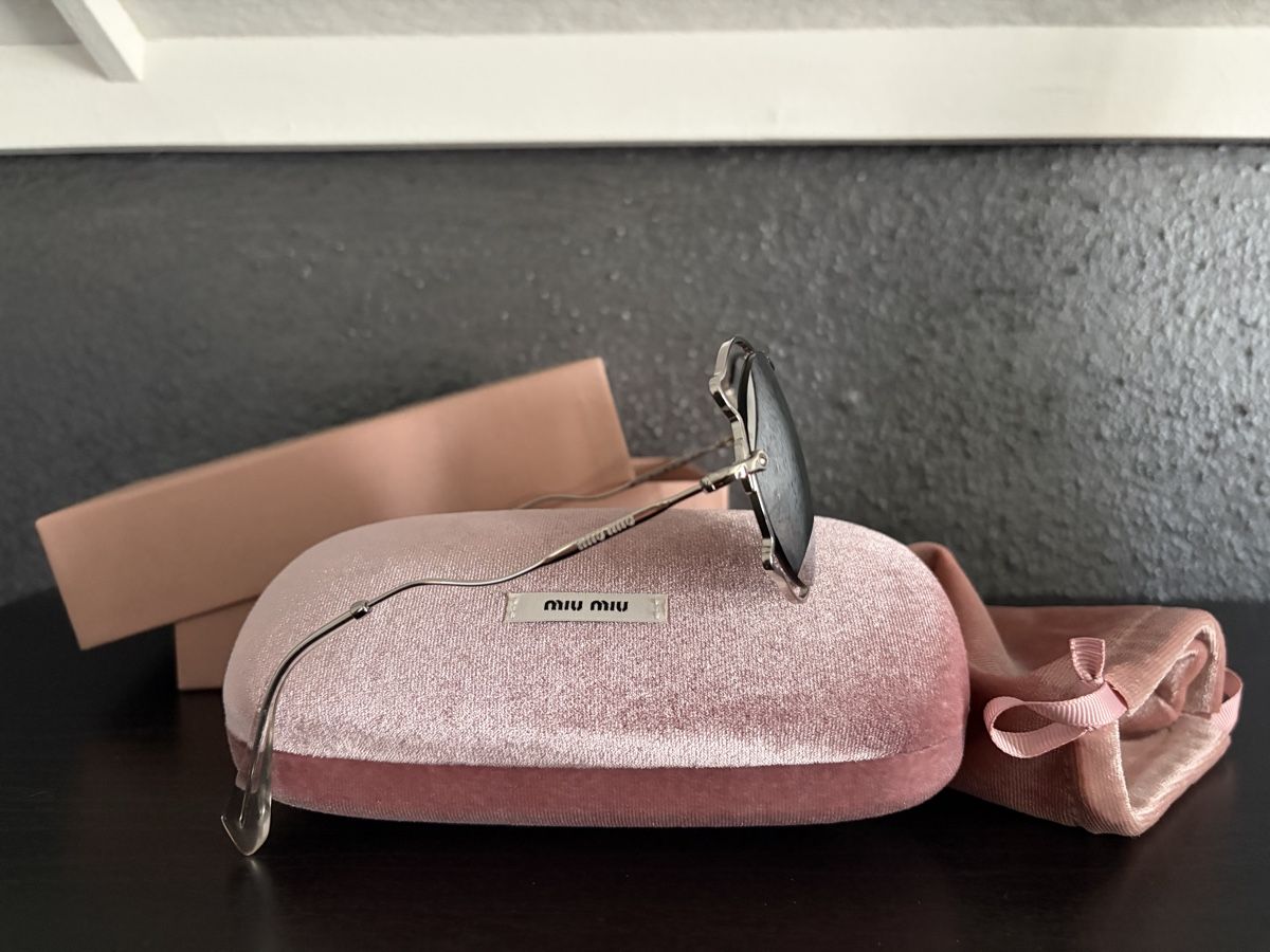 Miu Miu Occhiali & Lenti: MiuMiu Sonnenbrille neu Komlettset – Nuovo (secondo la descrizione) da Vordemwald venduto da ste_g86z 1