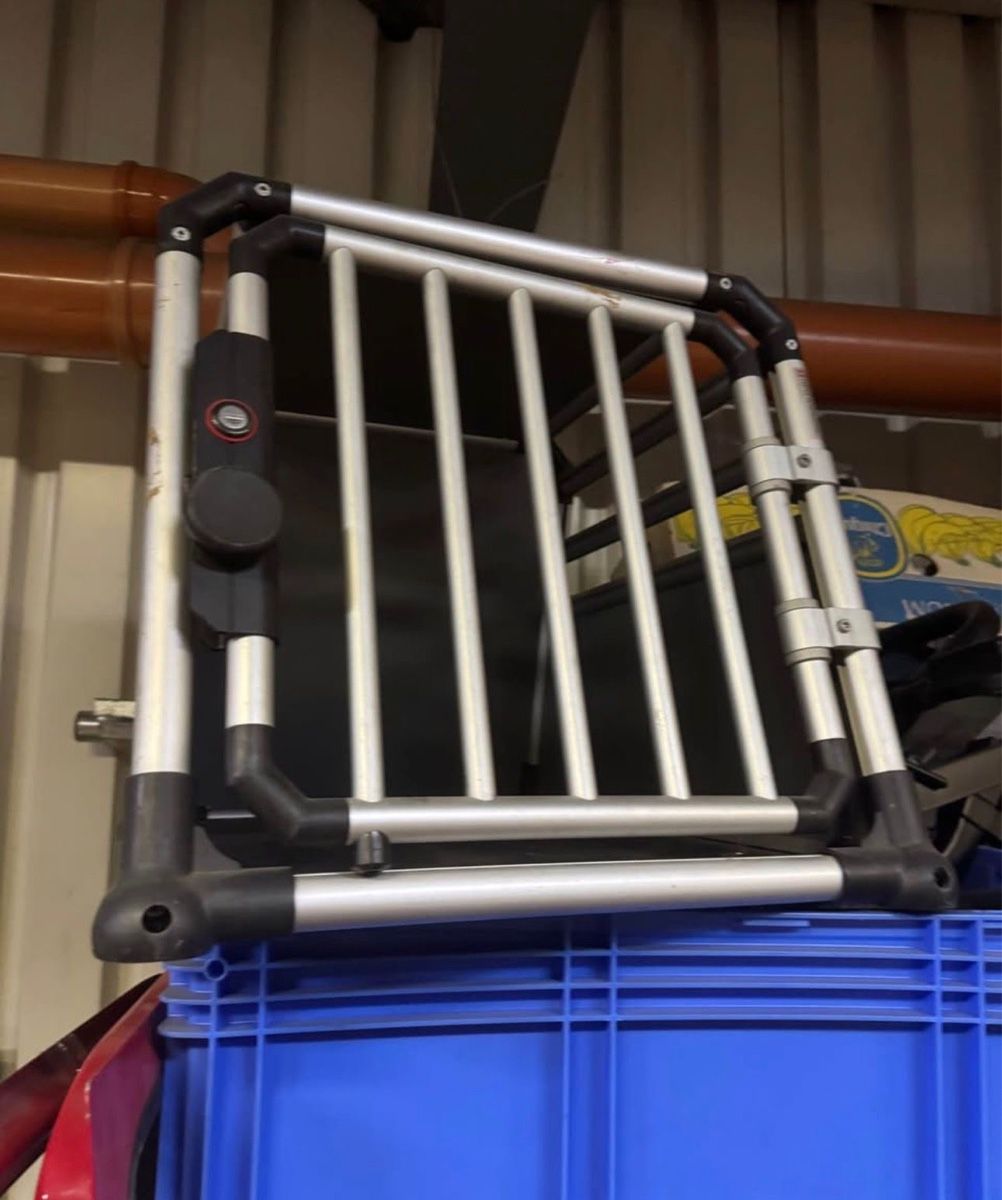 Cages, transport & sécurité: Hundebox – D'occasion à Montlingen par Cedrischee