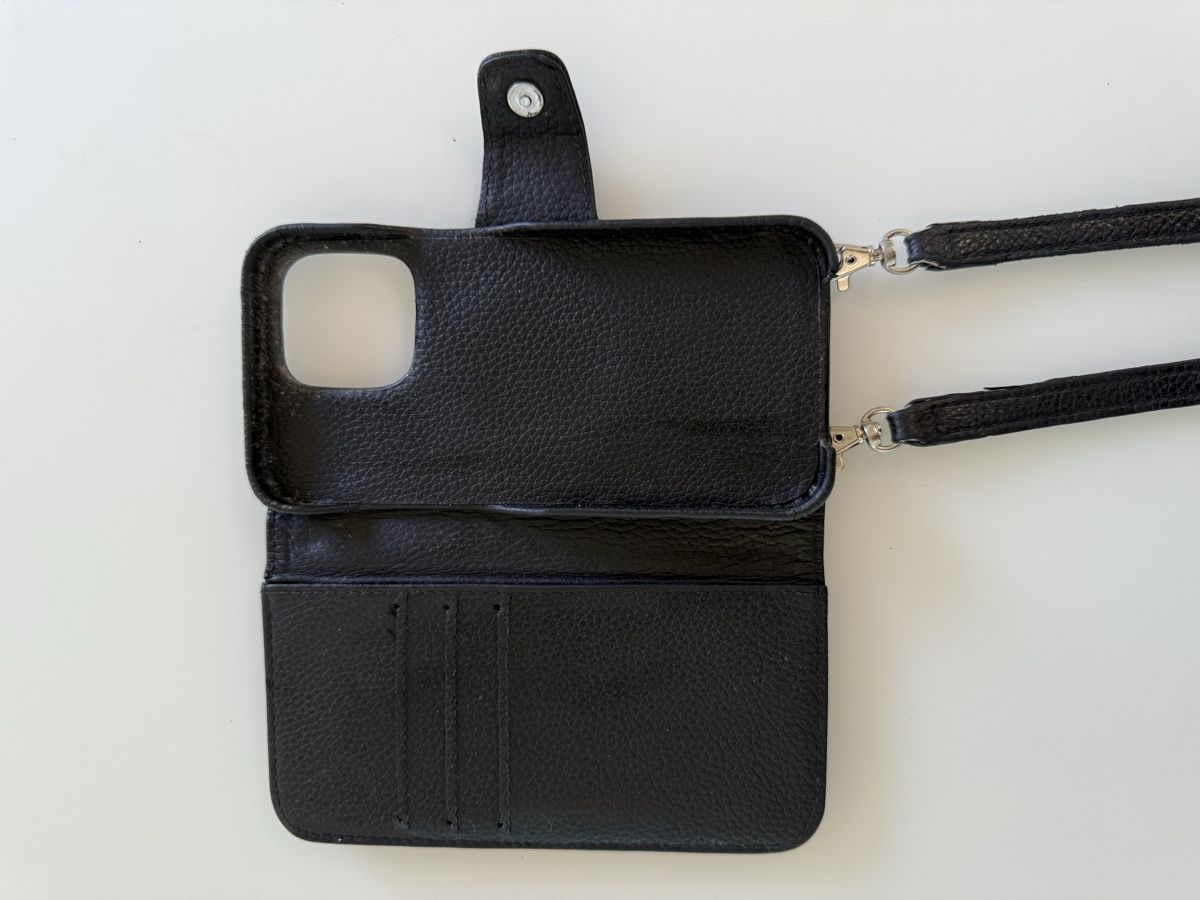 Apple Covers & Schutzfolien: Lederhülle für iPhone 15 Pro Max – Gebraucht aus Schaffhausen von Agostina105 2