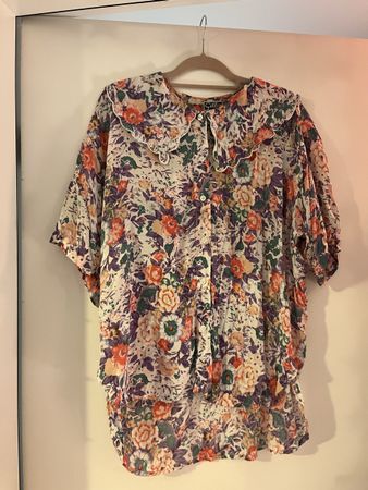Gilliia Vintage Bluse Blumenmuster Rüschenkragen Sommer