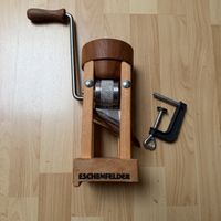 Eschenfelder Kornquetsche Holz Metall mit Zwinge gebraucht