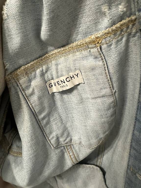 Vestes: Veste en Jeans Givenchy 38 – D'occasion à Villars-le-Grand par fanstemymar 4