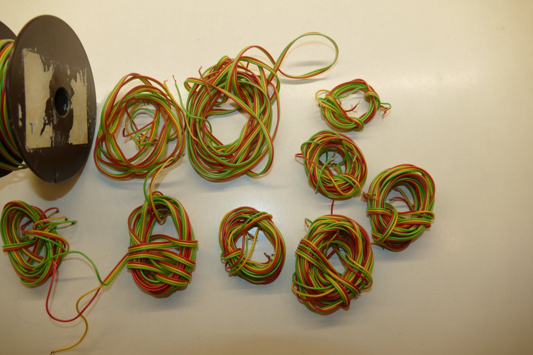 Modellini di ferrovie: Diverse Kabel 3-adrig – Usato da Niederhasli venduto da rail-duerst 2