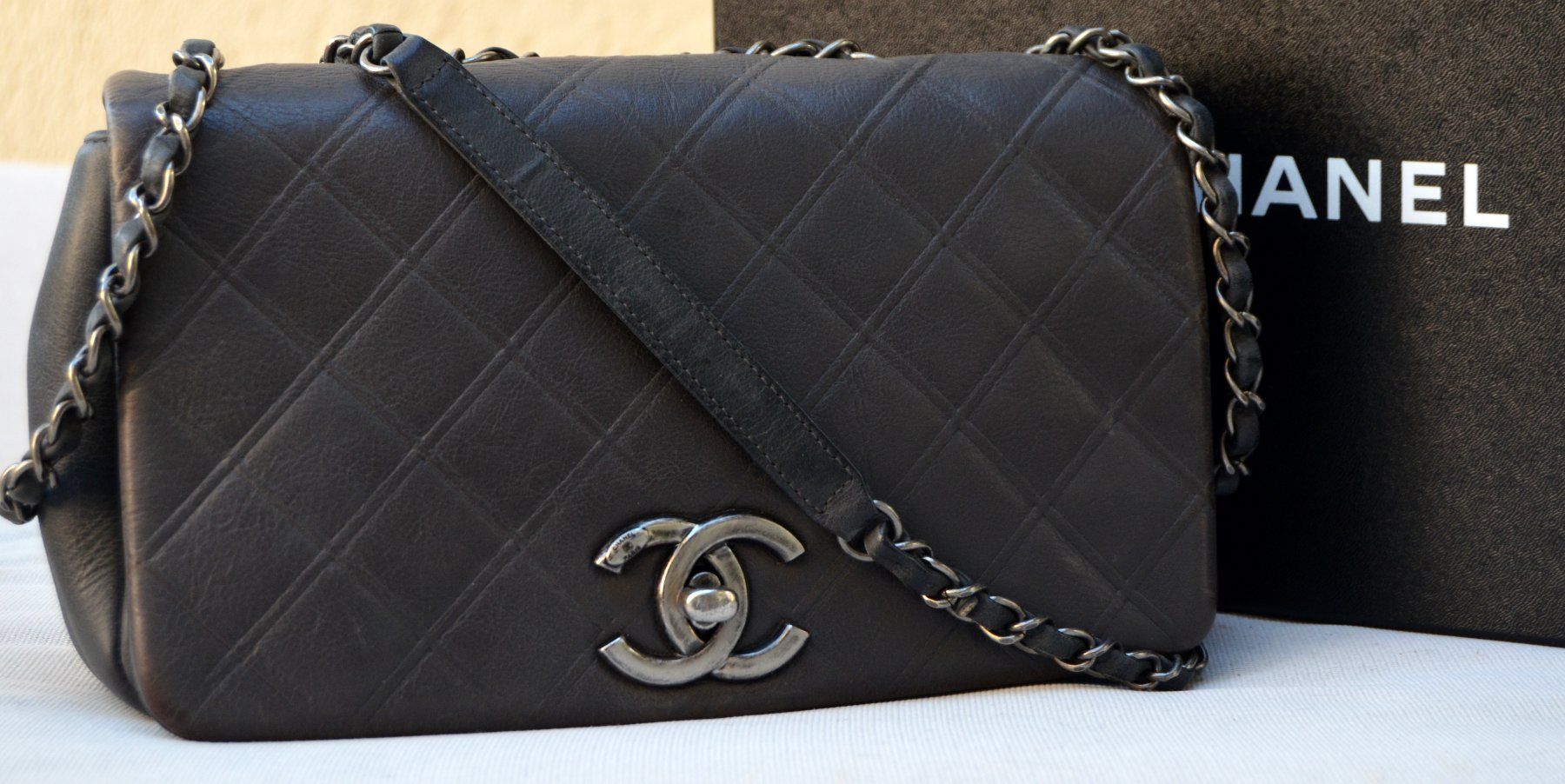 Chanel Taschen für Damen: Chanel Chic FlapTasche / sac – Gebraucht aus Collonges von Auganien 1
