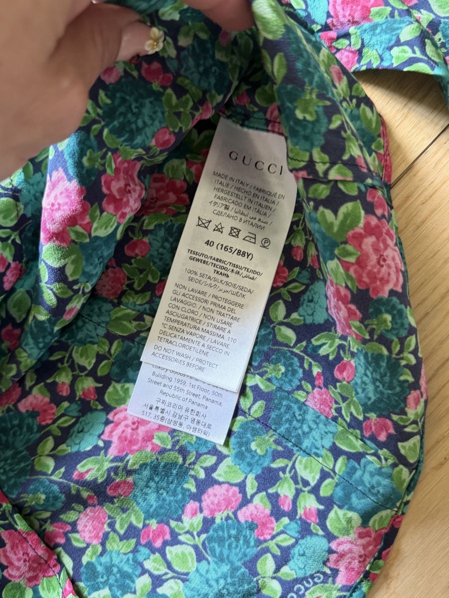 Gucci Chemisiers: Gucci Bluse – Neuf avec emballage d'origine à Zürich par cha_y9x8 2