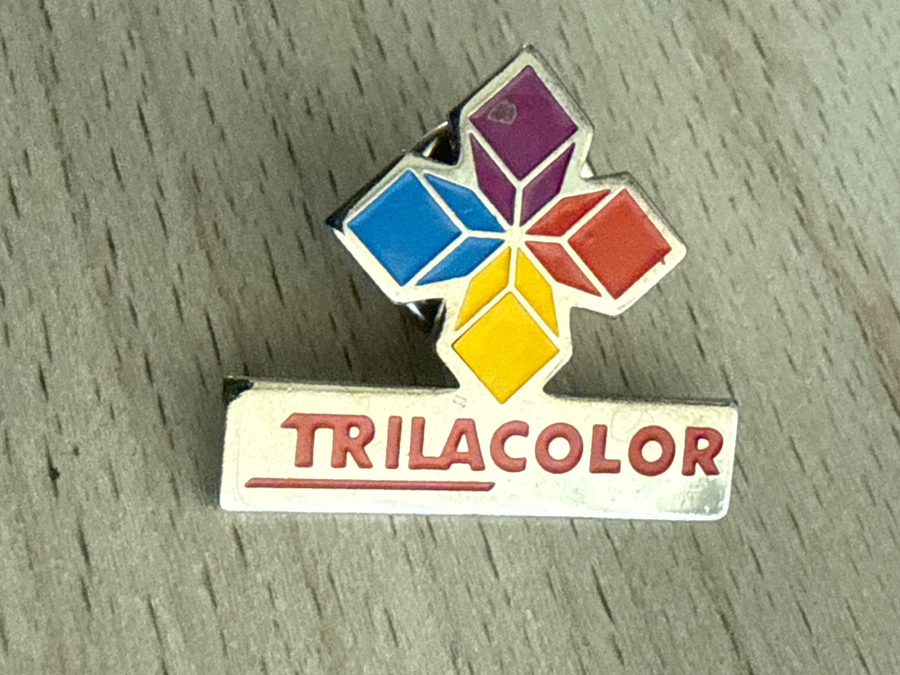 Plaketten & Abzeichen: Pin Trilacolor – Gebraucht aus Glattbrugg von Schweigmatt