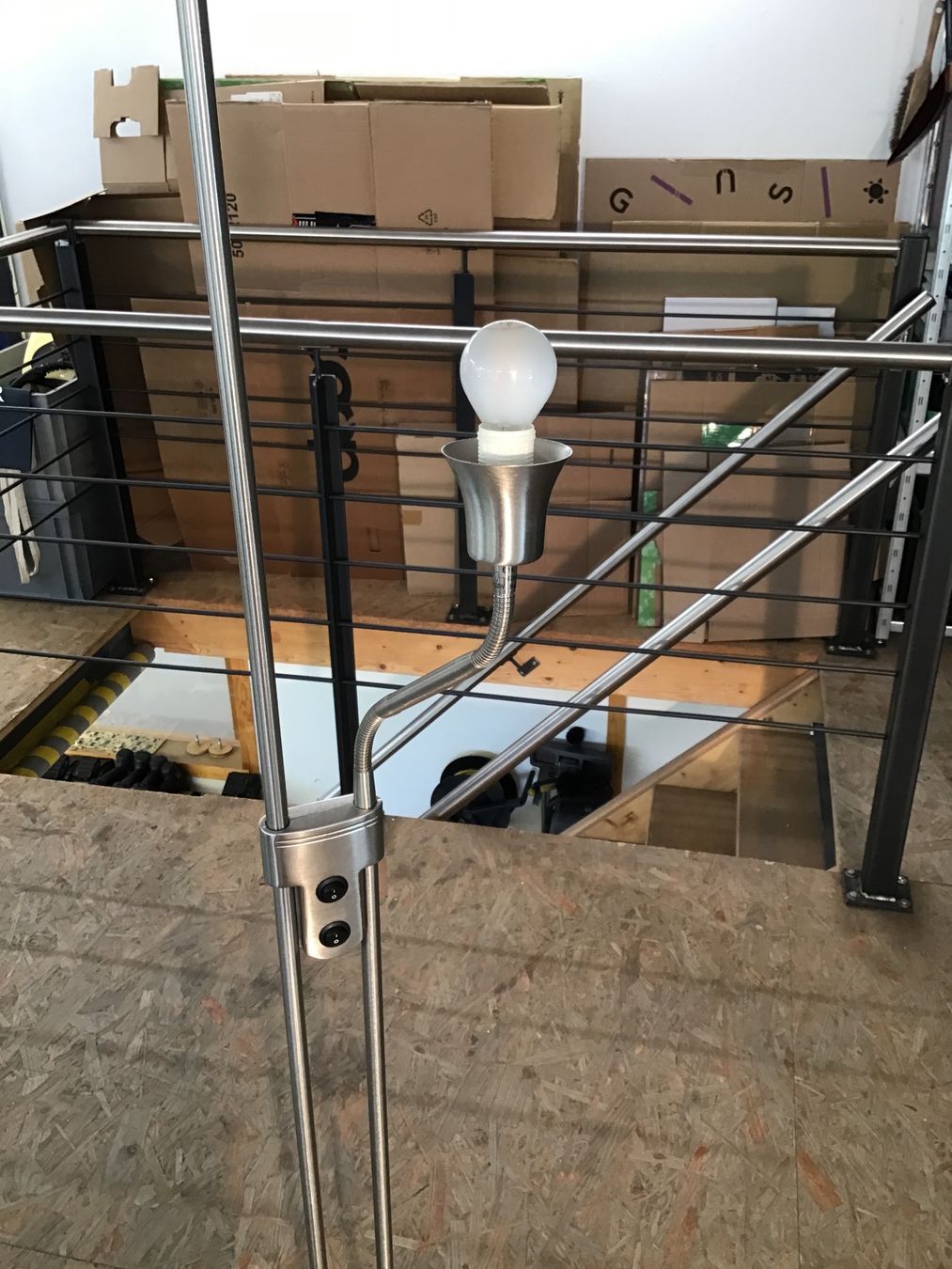 Lampade: Stehlampe Metall Silber mit Leselicht – Usato da Dübendorf venduto da sdbu-frappant 2