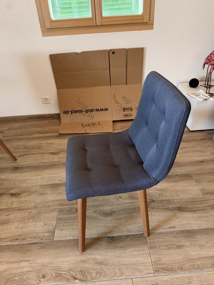 Chaises: Stuhl grau Stoff mit Holzbeine – D'occasion à Kriens par mir_6vpx 1