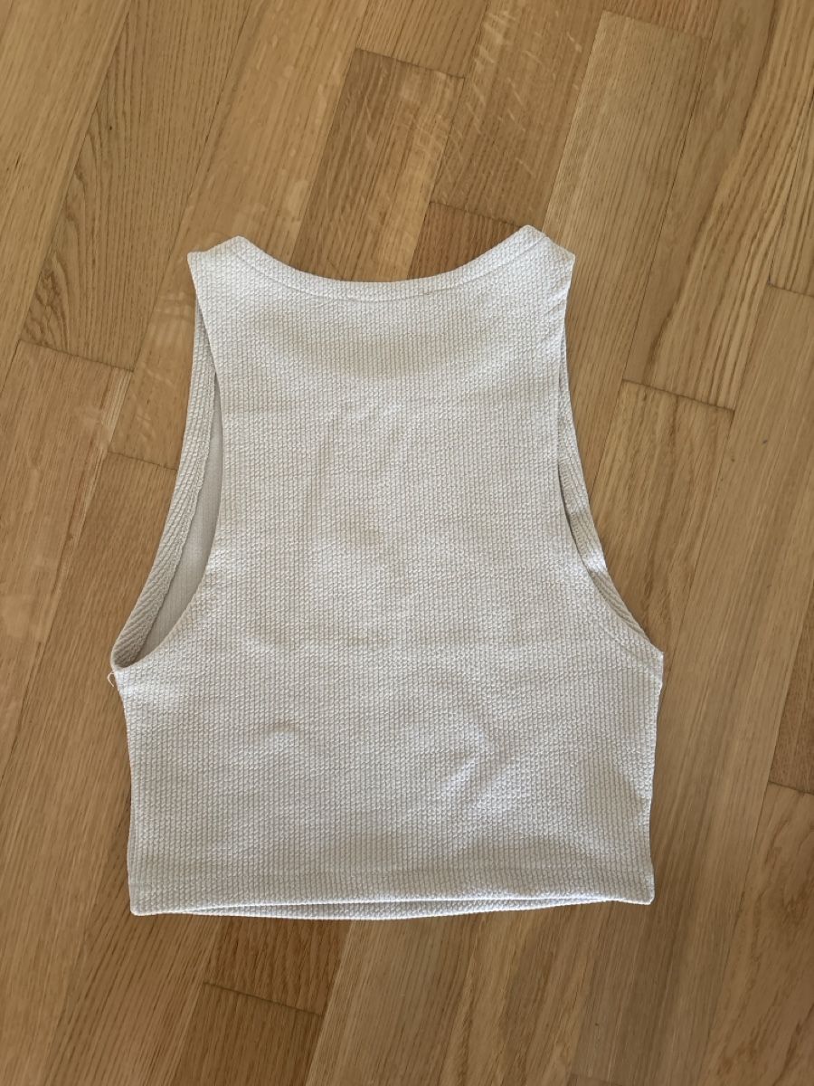Top: Crop top beige texture gaufrée – Usato da Bulle venduto da ali_7fns 1