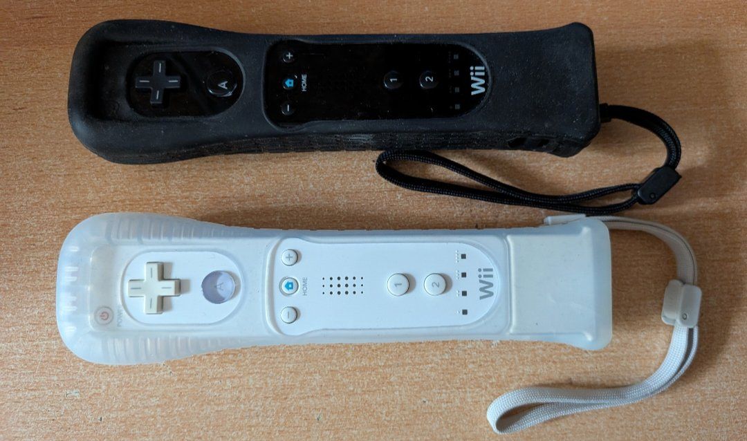 Nintendo Console: 2 Nintendo Wii Remote for Games Console – Usato da Cernier venduto da Poussetofiol
