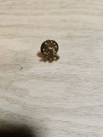 Pin's vintage Peugeot en métal doré