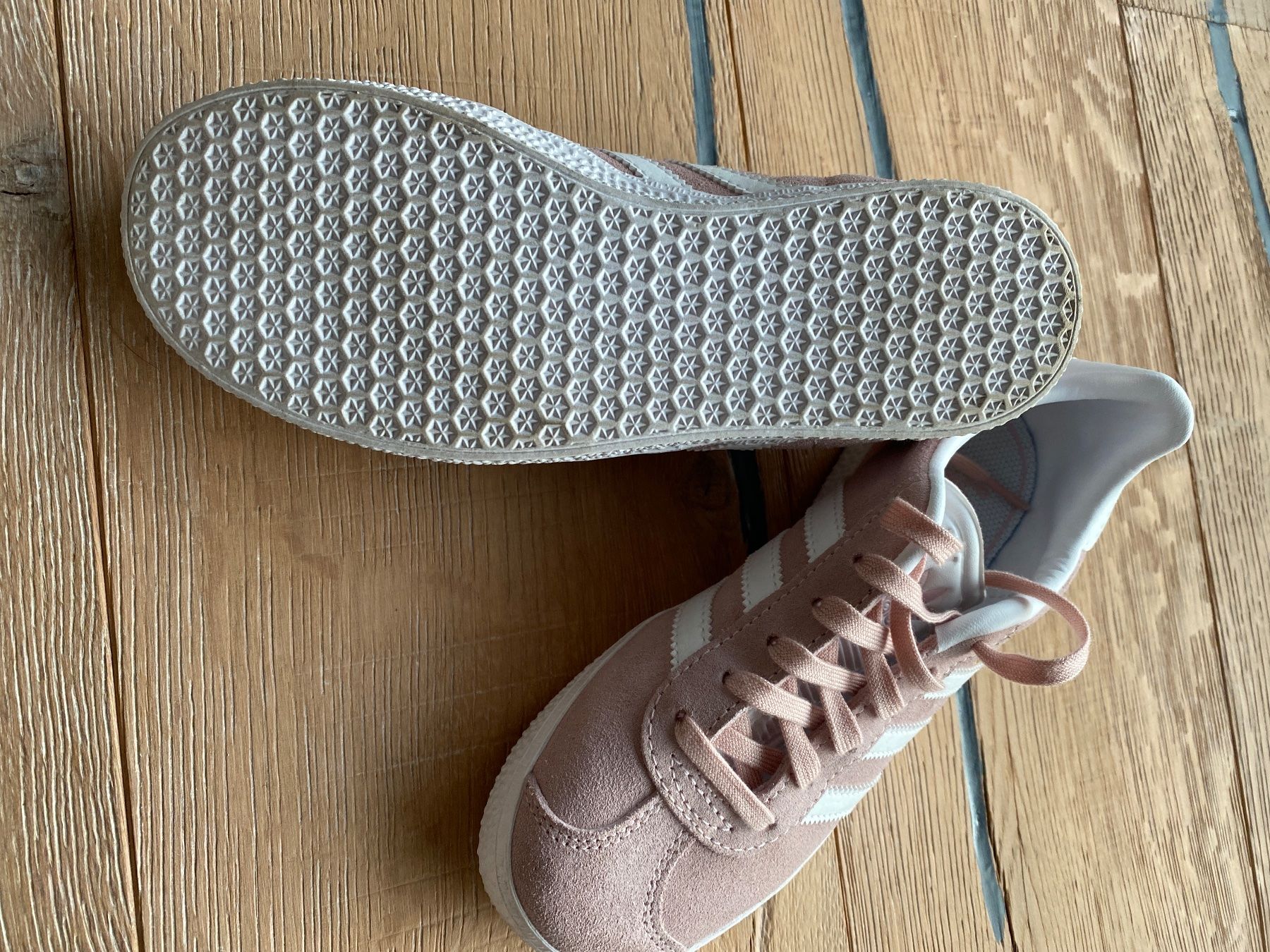 Adidas Scarpe per ragazze: Adidas Gazelle Gr. 32 – Nuovo (secondo la descrizione) da Himmelried venduto da Dievole 1