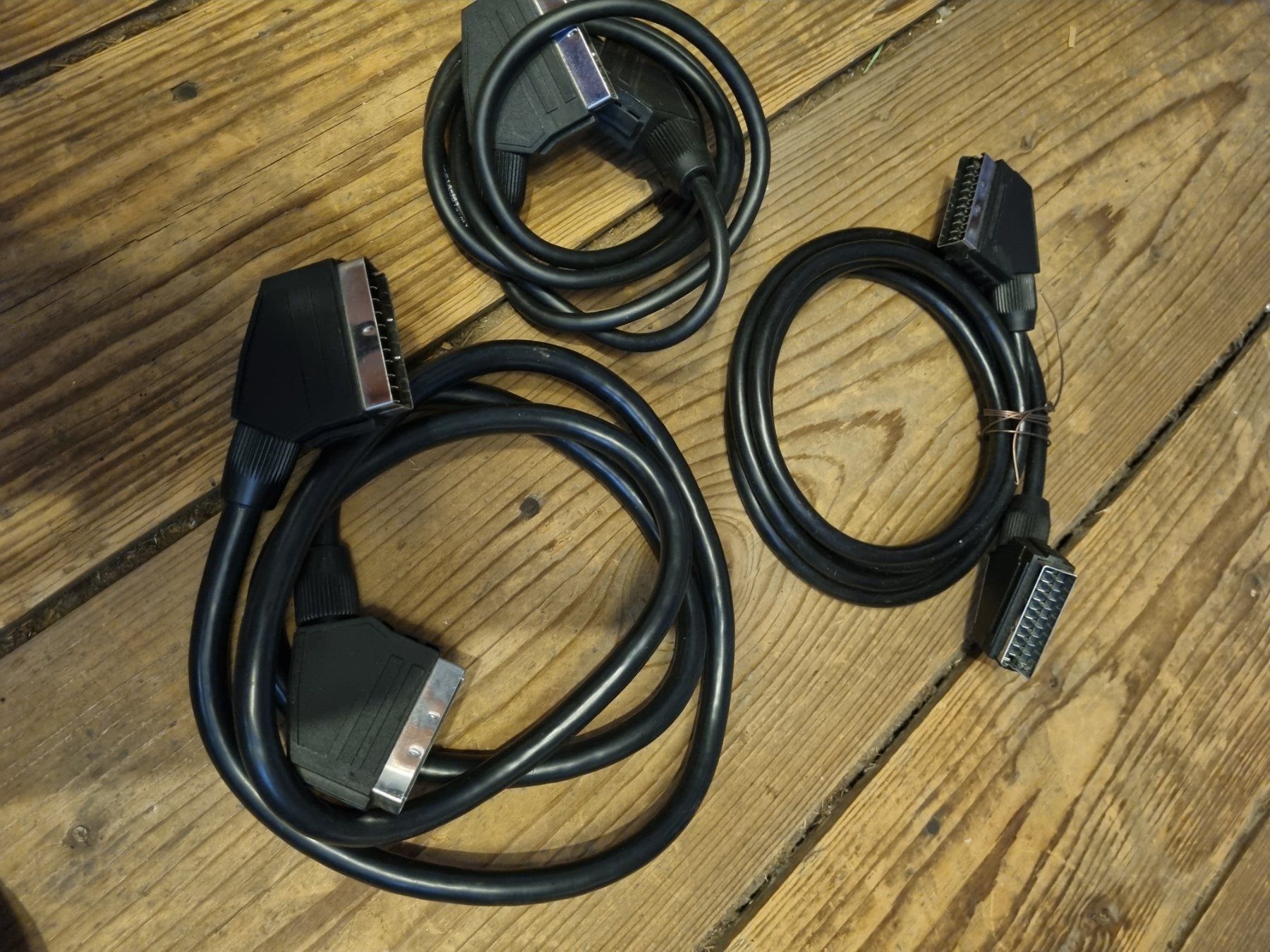 Kabel: 9 Kabel Fernseher Games – Gebraucht aus Zürich von Sarameier 1