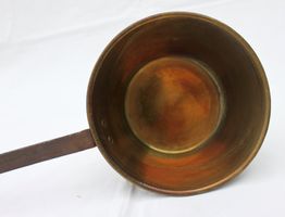 Messingpfanne mit langem Stil