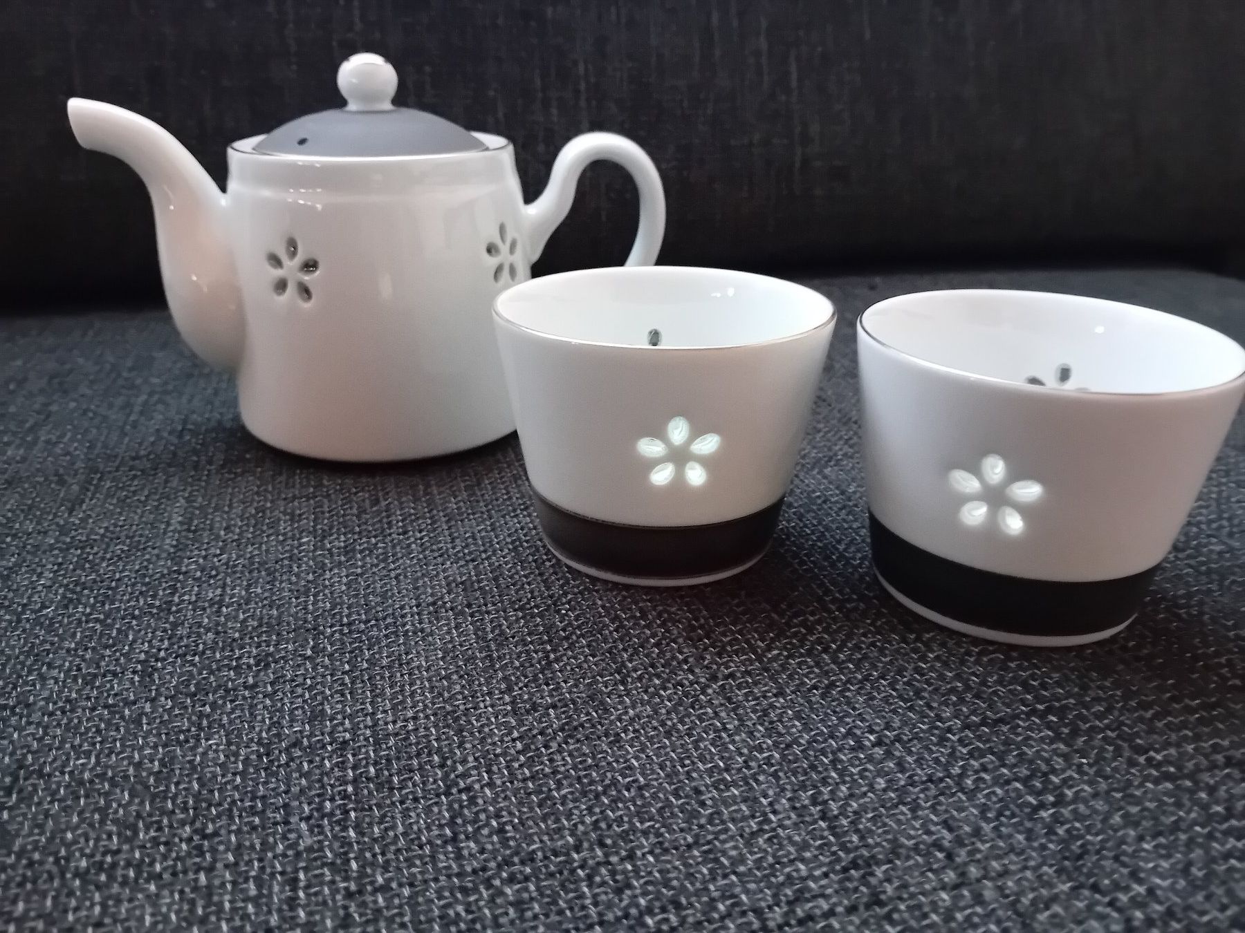Set di piatti: Japanisches Teekannen Set – Nuovo e nell'imballaggio originale da Unterseen venduto da SaskiaGreta