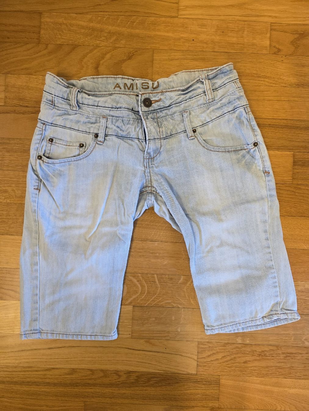 Jeans: Kurze Damen Jeans – Gebraucht aus Rothrist von Dip306