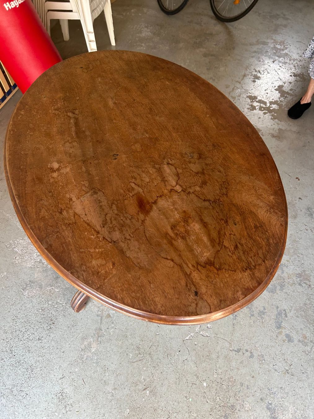 Lattenroste: Holztisch oval – Gebraucht aus Münchenstein von reg_8mmz 2