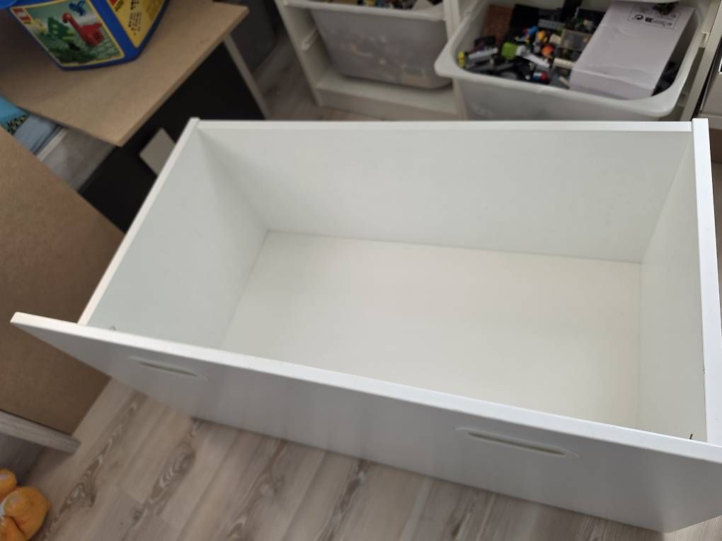 Ikea Cassapanche: Smastad truhe – Usato da Birmenstorf AG venduto da JenniferLopetrone 1