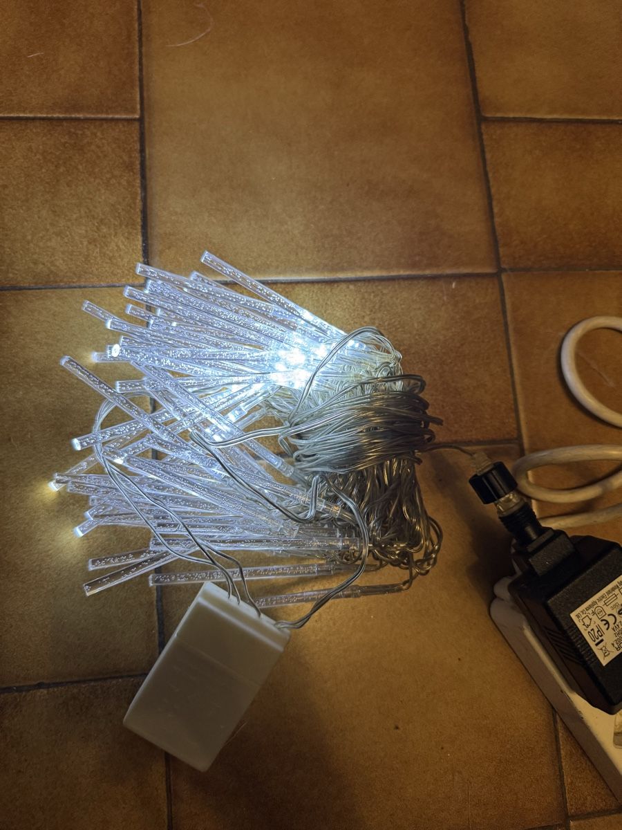 Ghirlande e barre luminose: Guirlande glaçons maman  – Usato da Veyrier venduto da kimedovapa