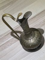 INDISCHE MESSING-/KUPFERLEGIERTE  Karaffe / zirka 1890-1910