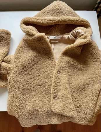Teddy Jacke von Mango mit Kapuze, Grösse M