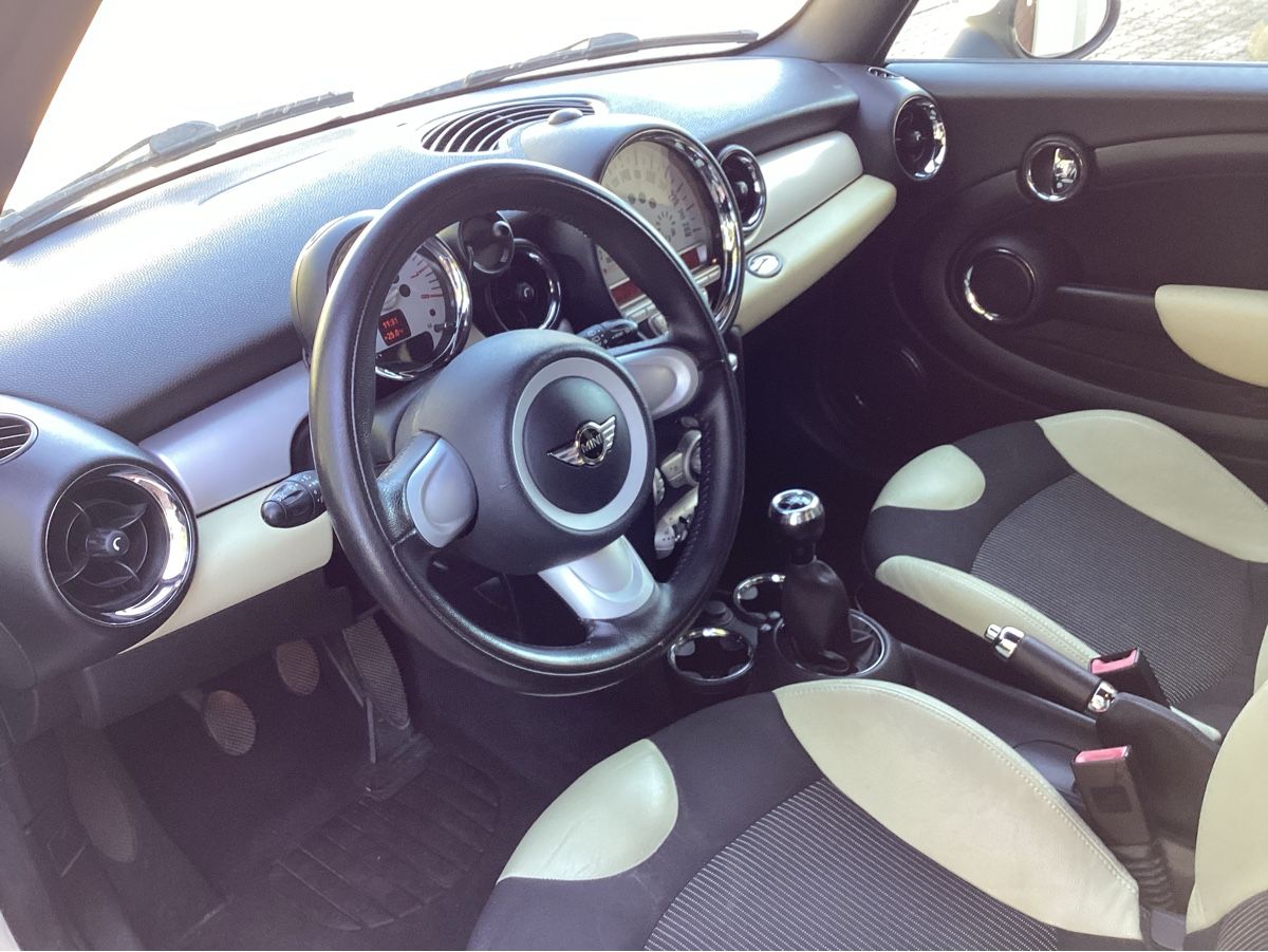 Mini Autos: Mini Cooper – D'occasion à Einsiedeln par pioneertv 7