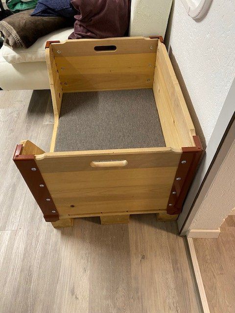 Niches, paniers: Hundebett aus Holz – D'occasion à Bassersdorf par son_qb96 1