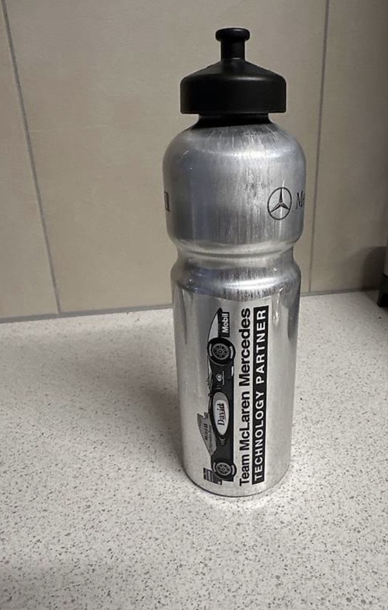 Trinkflaschen & Thermosflaschen: McLaren Mercedes Trinkflasche, Top Zustand, Sammlerstück! – Gebraucht aus Frauenfeld von gbo_wbr9