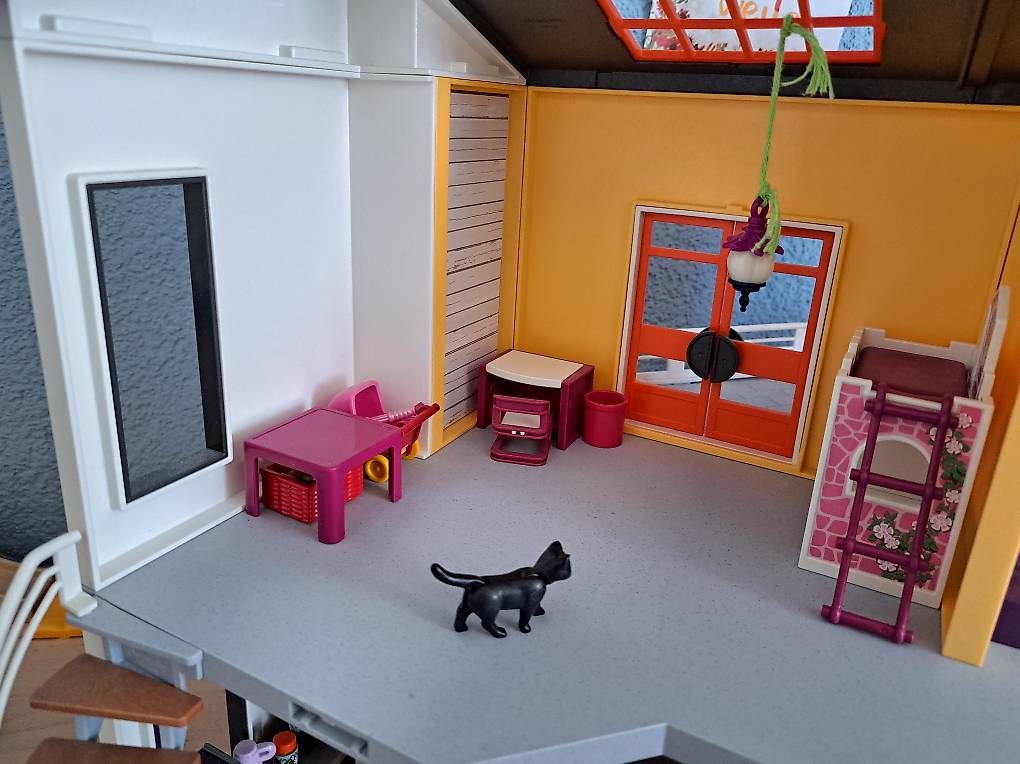 Playmobil Jouets: Playmobilhaus inkl. EINRICHTUNG – D'occasion à Rothenthurm par dudli84 3