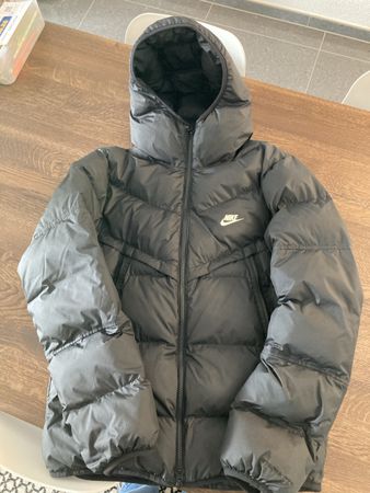 Nike Daunenjacke Storm-Fit schwarz Grösse S guter Zustand