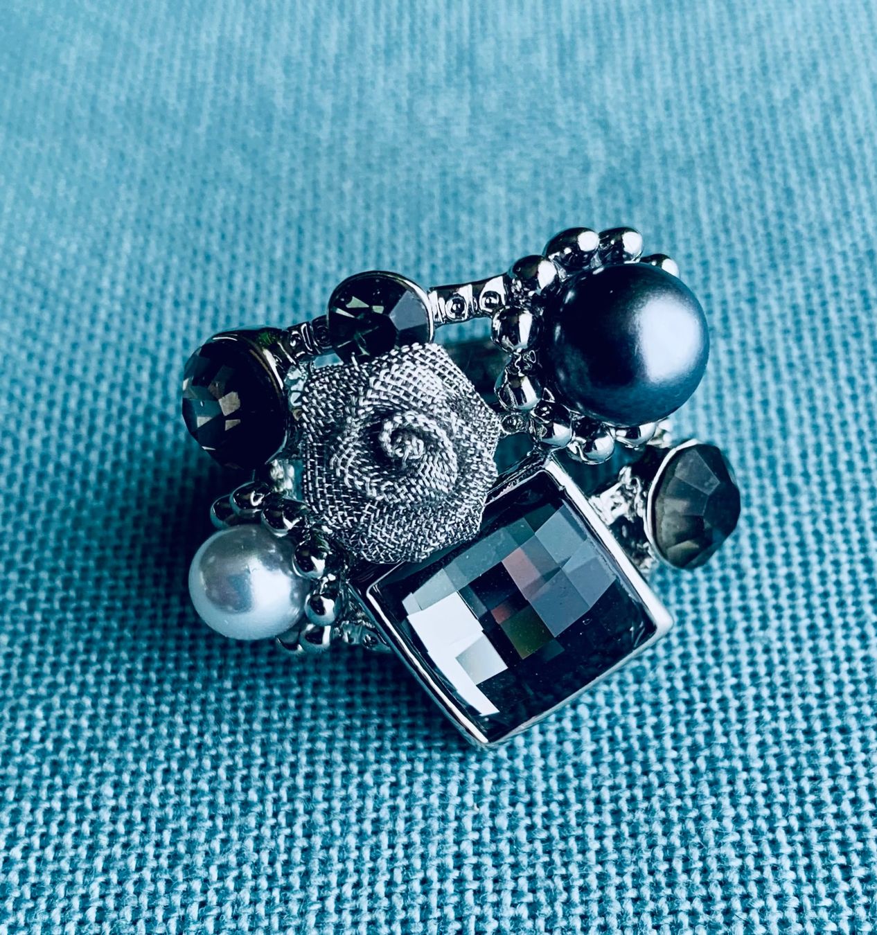 Anelli: Neu: Ring, Gr. 56, verspielter Ringkopf (stabil) – Usato da Bern venduto da Flora.Sonea 1