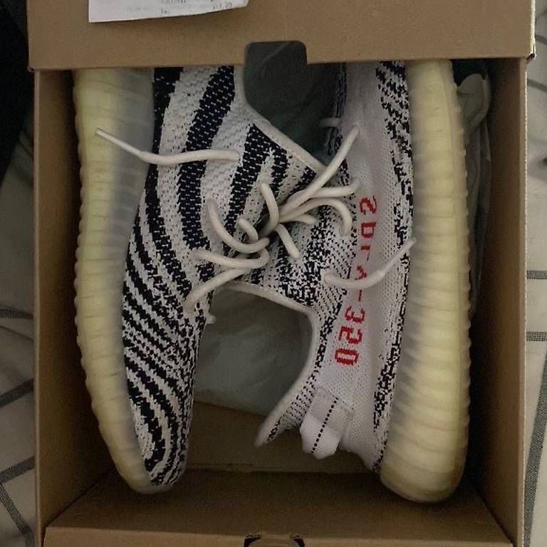 Herrenschuhe: Zeezy Boost 350 V2 Zebra – Gebraucht aus Flawil von ste_l8l7 1