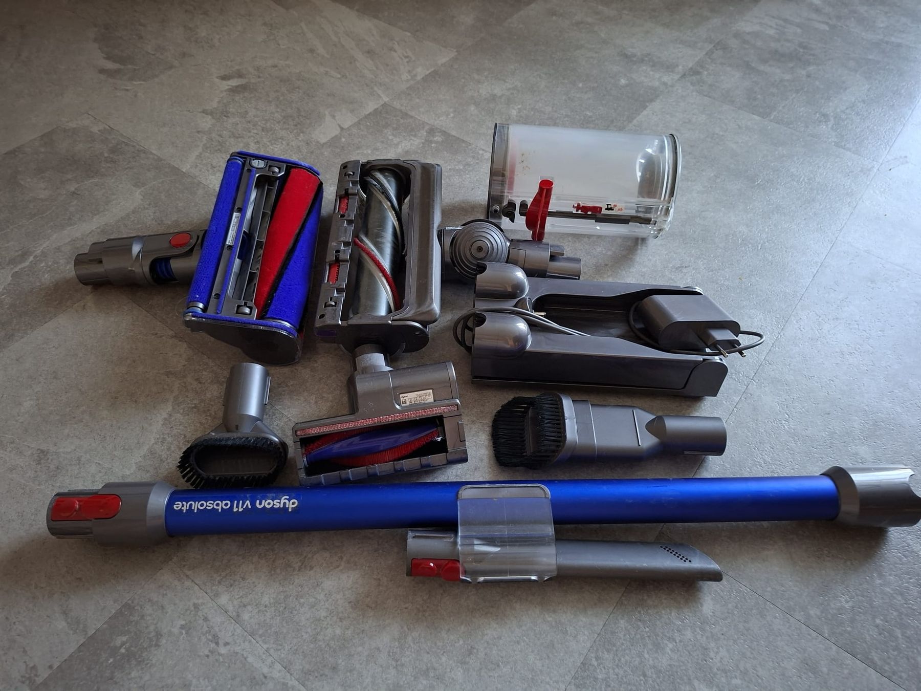 Dyson Aspirateurs & Accessoires: Dyson V11 Original Zubehör-Set – D'occasion à Rheinfelden par Pinkysheep 1