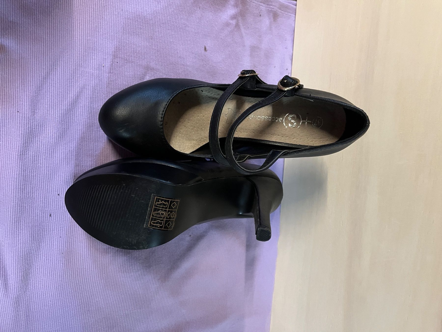 Damenschuhe: schwarzer High Heel – Gebraucht aus Reigoldswil von tan_wh69 3