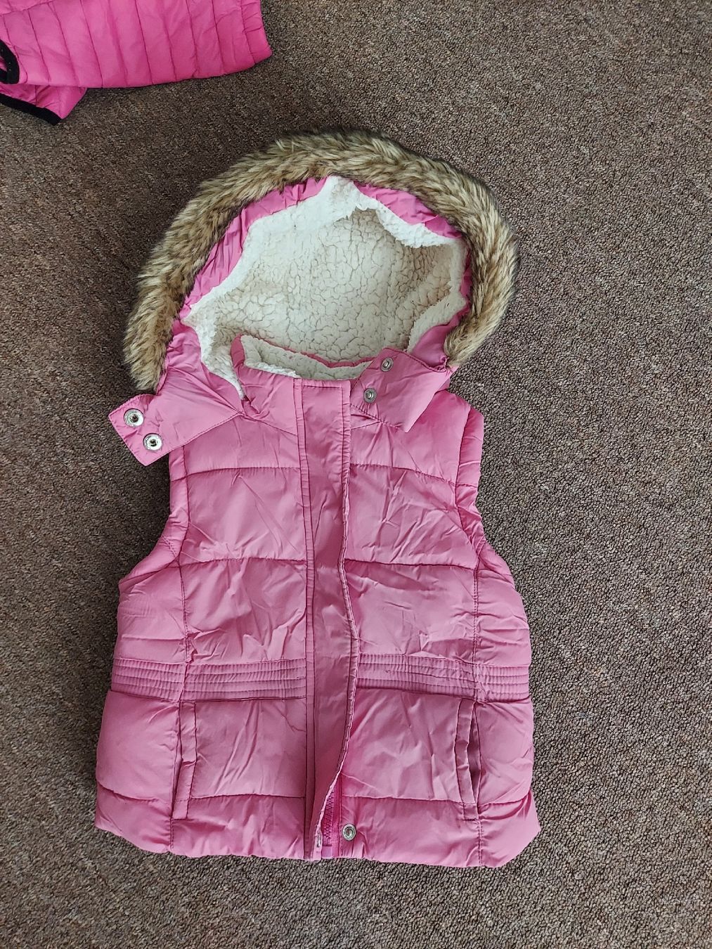 Altro abbigliamento per bambina: Gilet – Usato da Glattpark(Opfikon) venduto da Uthyla