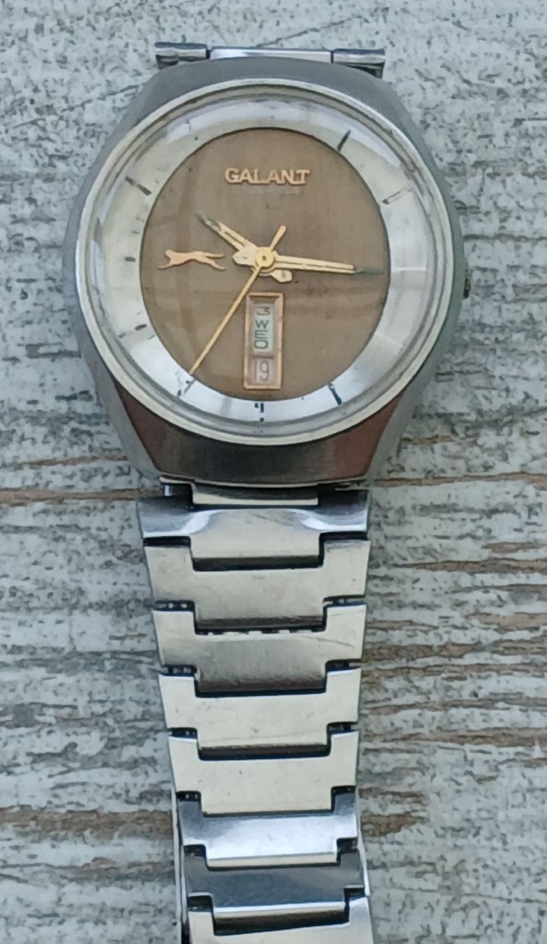 Swiss Orologi: Gallant Day/Date Automatic 1970's .Water Resistant 9009 Ser – Usato da St-Cergue venduto da gar_x2b7 5