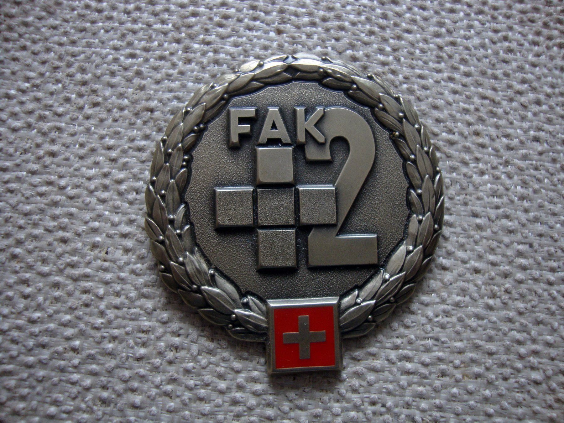 Schweizer Armee Placchette & Badge: Beret Emblem FAK 2 Feldarmeekorps 2 – Usato da Döttingen venduto da Kubuli1
