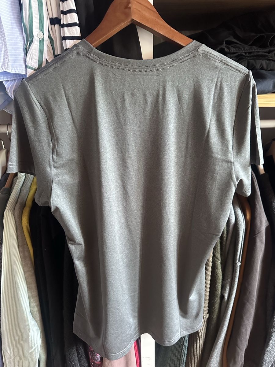 T-shirt: Sport Tshirt Grau, Gr.L – Usato da Münsingen venduto da Secondhand89 2